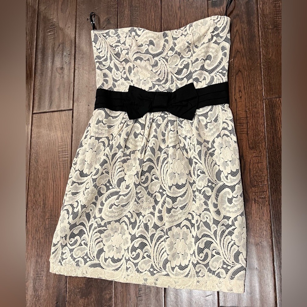 Forever 21 strapless dress. Size Medium.
